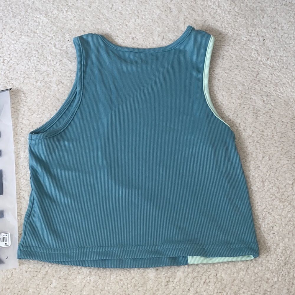 Color Block CROPPED TANK - Picture 4 of 5